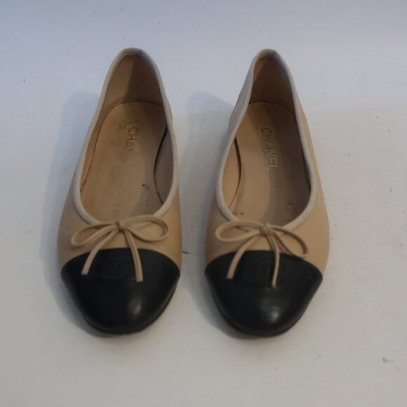 Womens Chanel Beige Black Capped Toe Interlocked CC Ballet Flat Shoes 39 US/8.5 - Picture 2 of 16